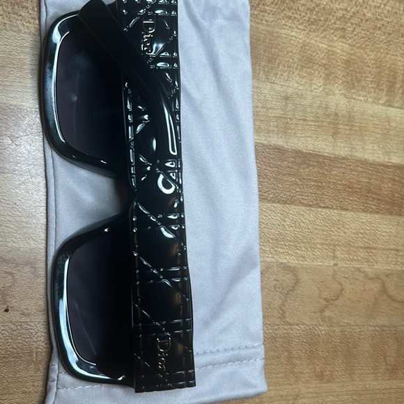 Dior woman’s sunglasses- with quilted arms main image 9